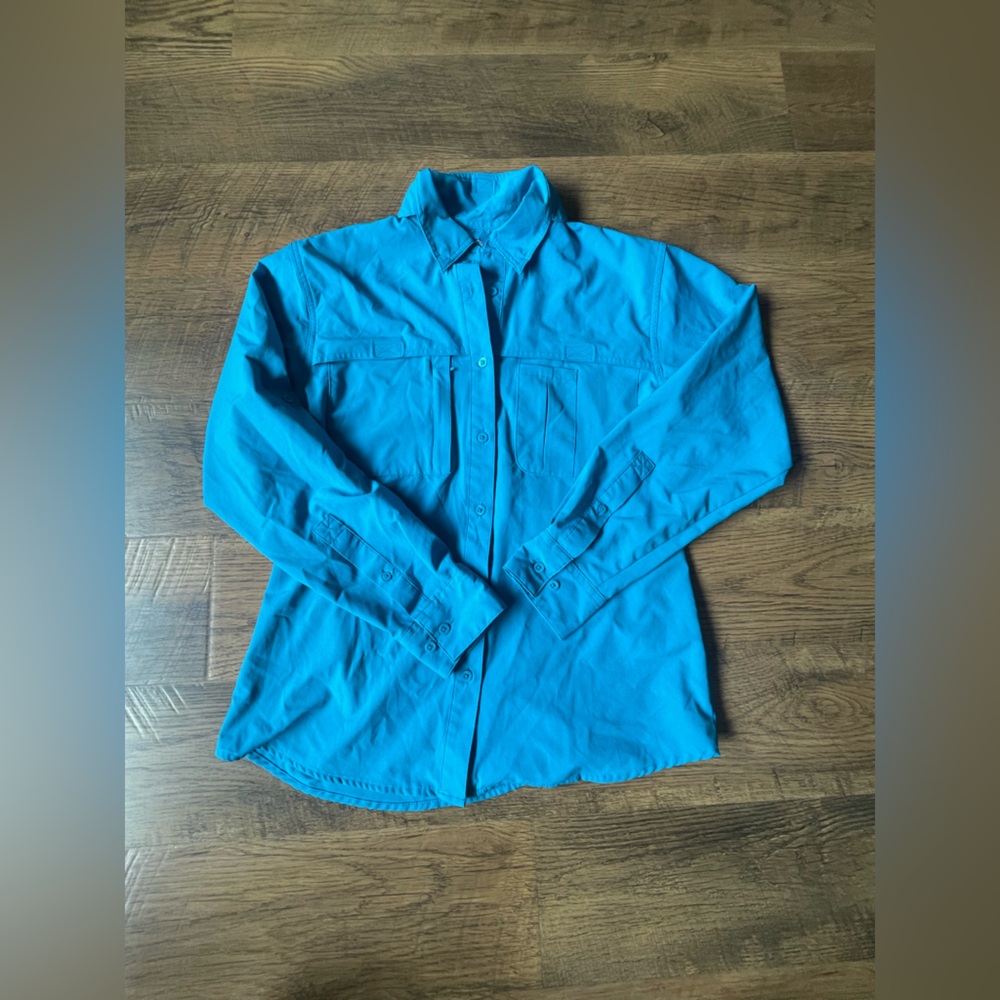 World Wide Sportsman women’s M Fishing Button up